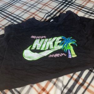 Men’s Nike top